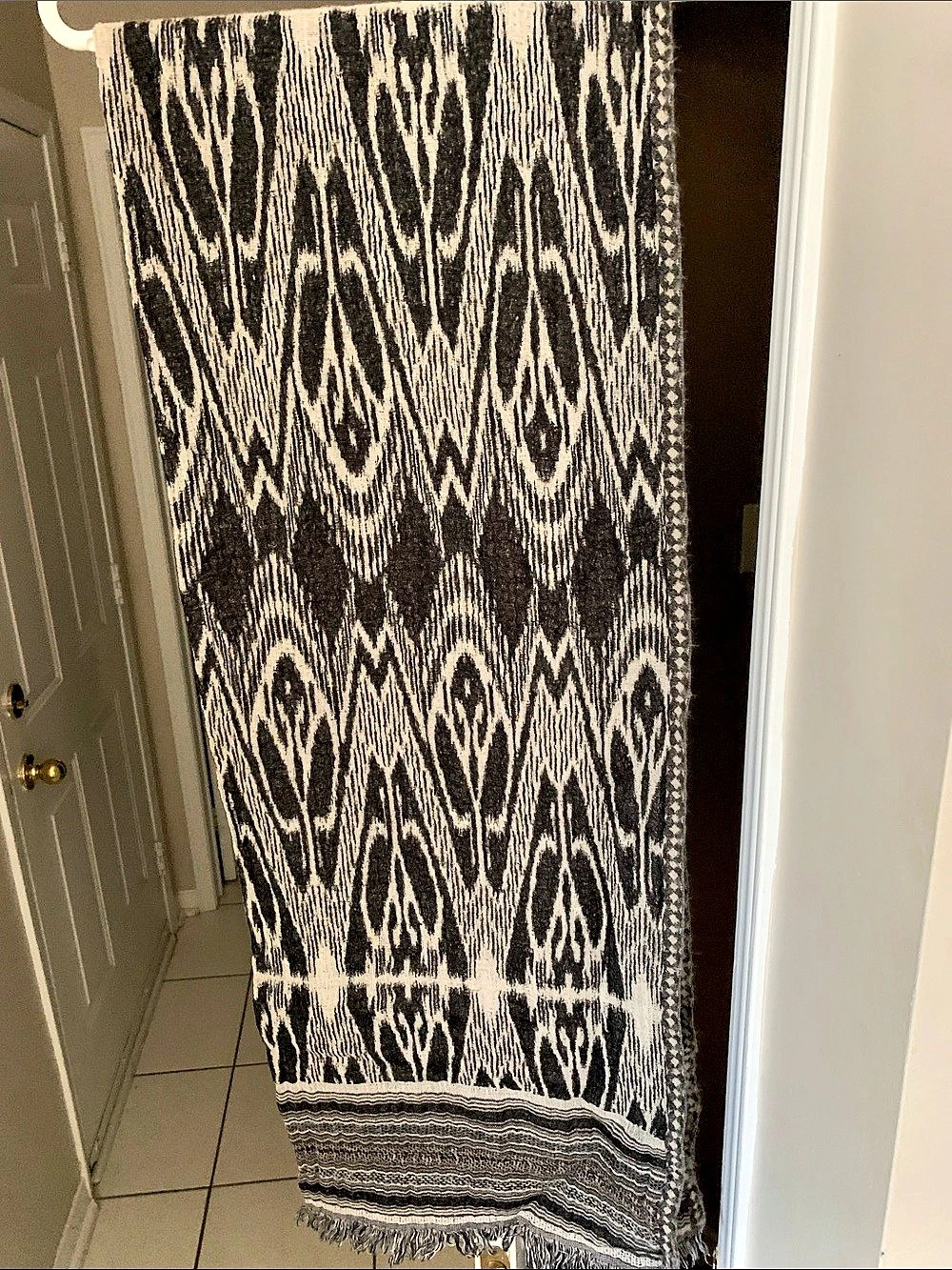 Wilfred Black & White Geometric Scarf